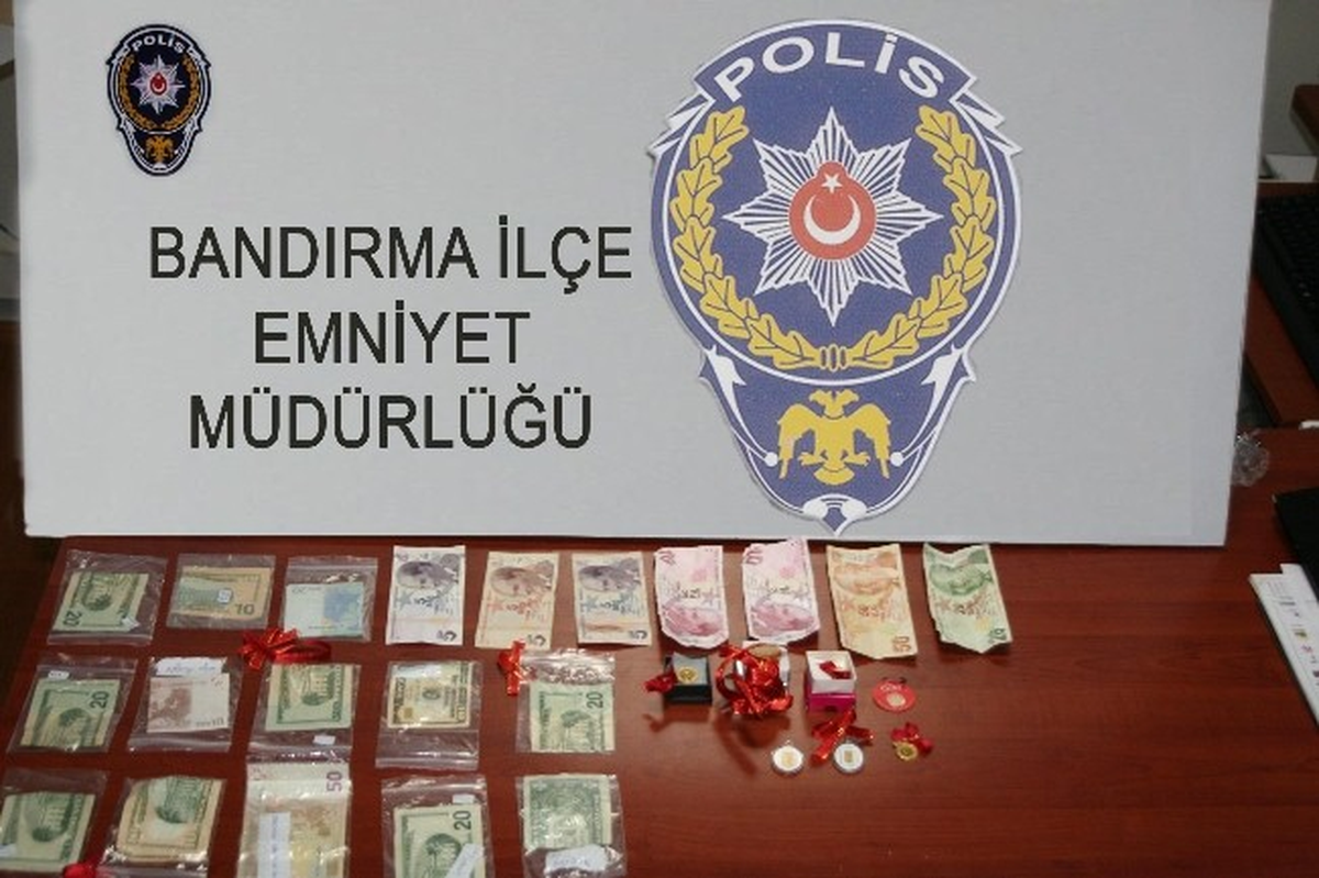 Çaldıkları Altınlarla Yakalandılar