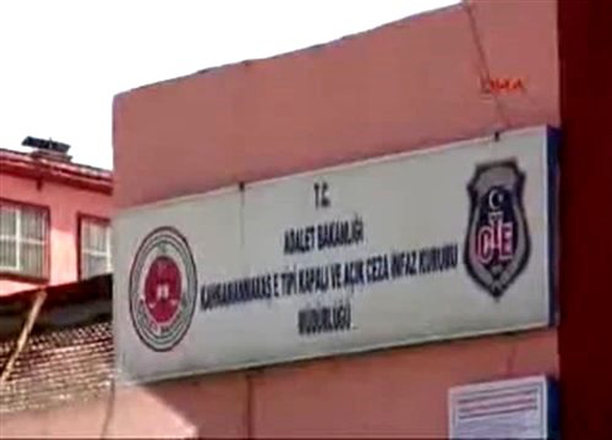 Cezaevi Savcısı, Mahkumlarla Masa Tenisi Maçı Yaptı