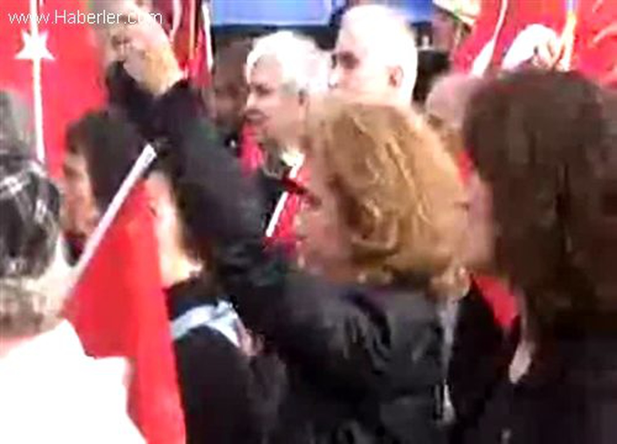 CHP Berlin Birliği\'nden Cumhuriyet Yürüyüşü