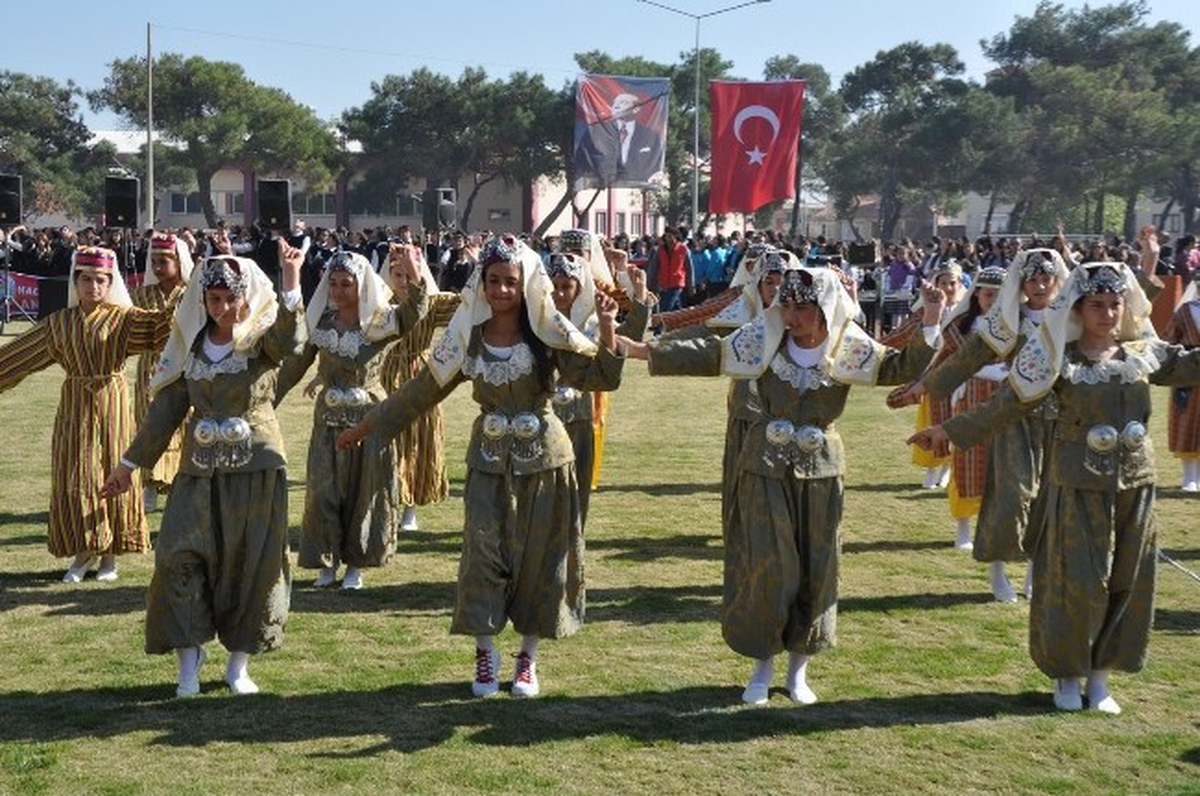 Cumhuriyet Bayramı Kırkağaç\'ta Coşkuyla Kutlandı