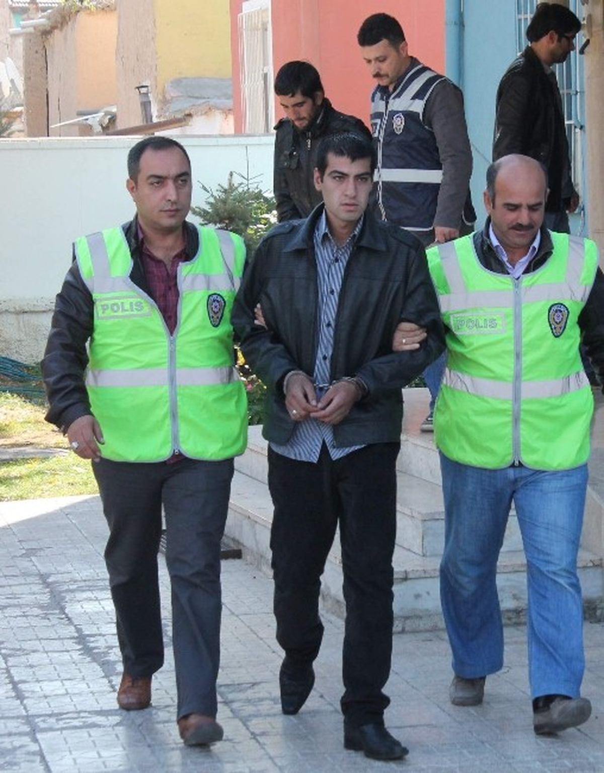 Depodan 10 Bin Liralık Malzeme Çalıp 25 Liraya Satmışlar