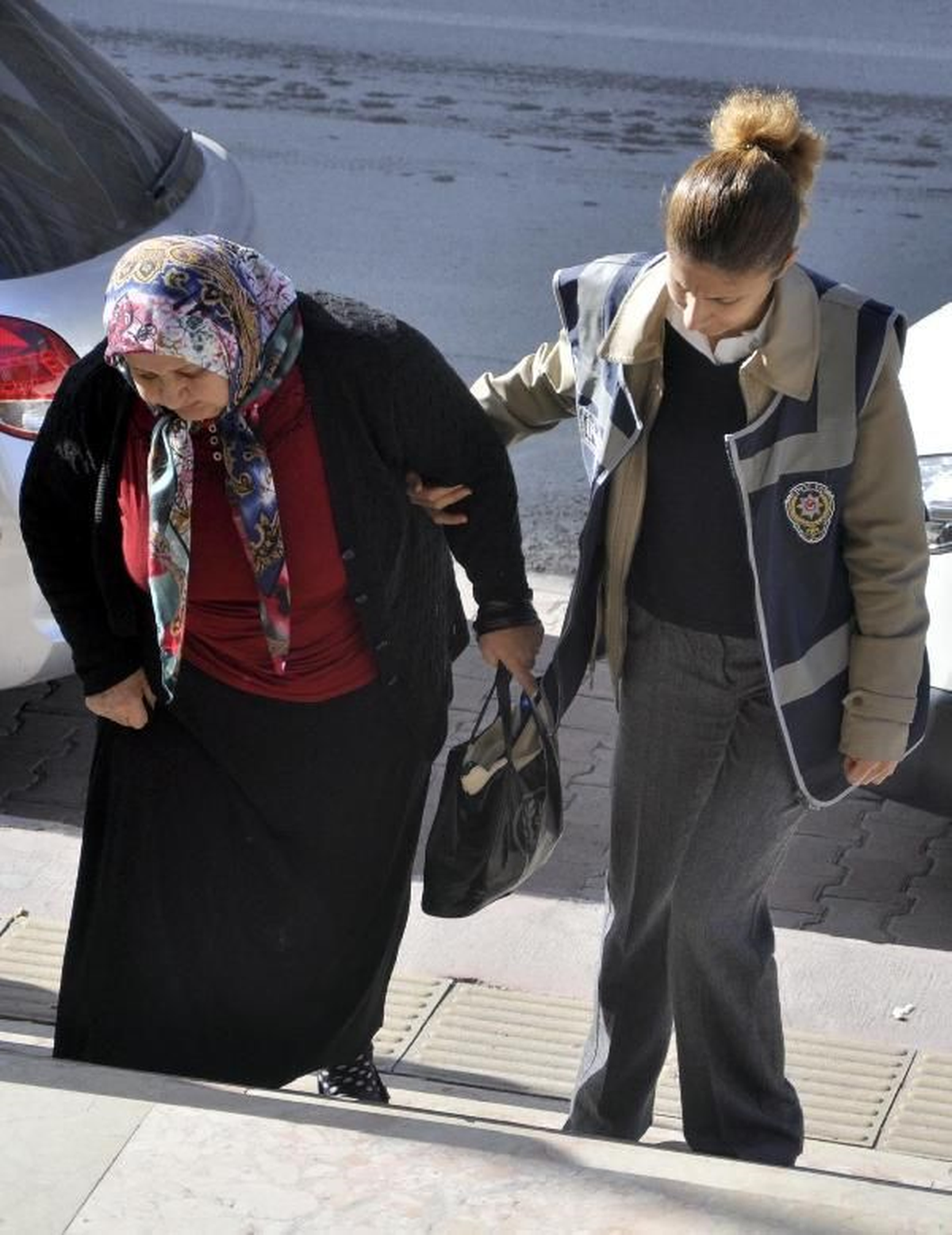 Evinde Fuhuş Yaptırmaktan Gözaltına Alındı