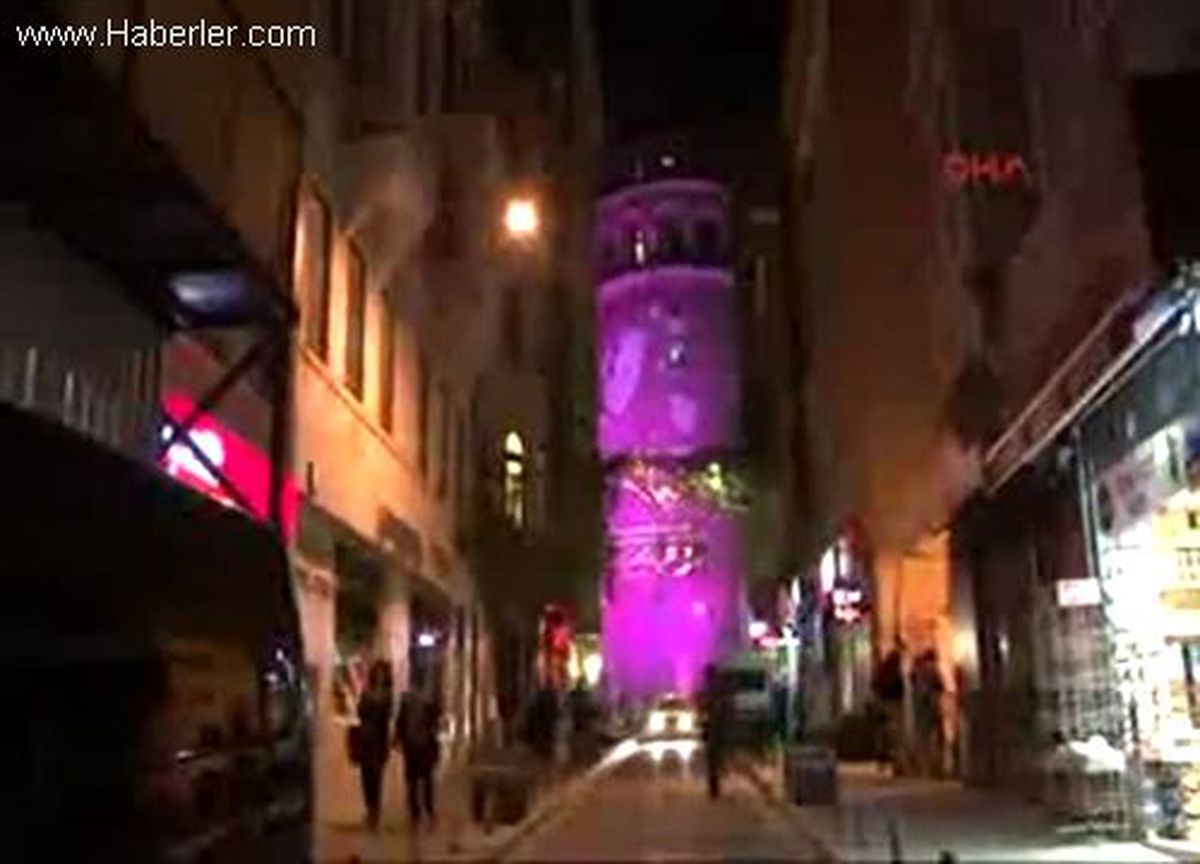 Galata Kulesi Pembe Renge Büründü