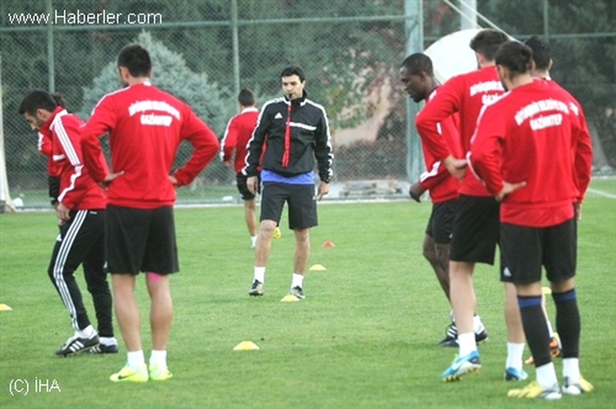 Gaziantep Büyükşehir Belediyespor, Yeni Teknik Direktörüyle İlk Antrenmanını Yaptı