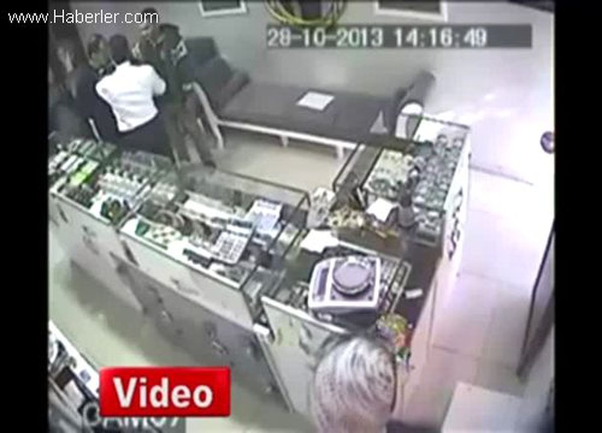 Hırsıza Önce Çay İkram Etti, Sonra Polise Teslim Etti