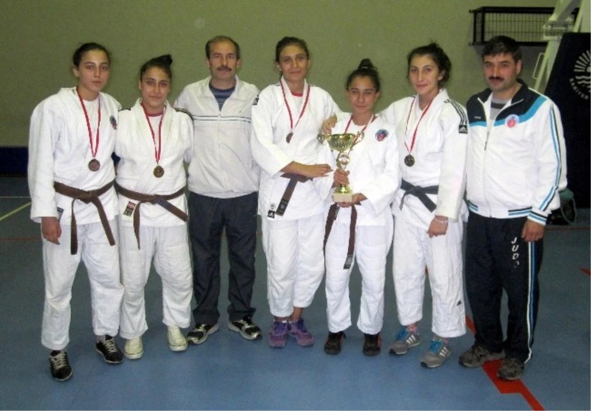 İhlas Koleji Judo Spor Kulübü İstanbul Şampiyonu