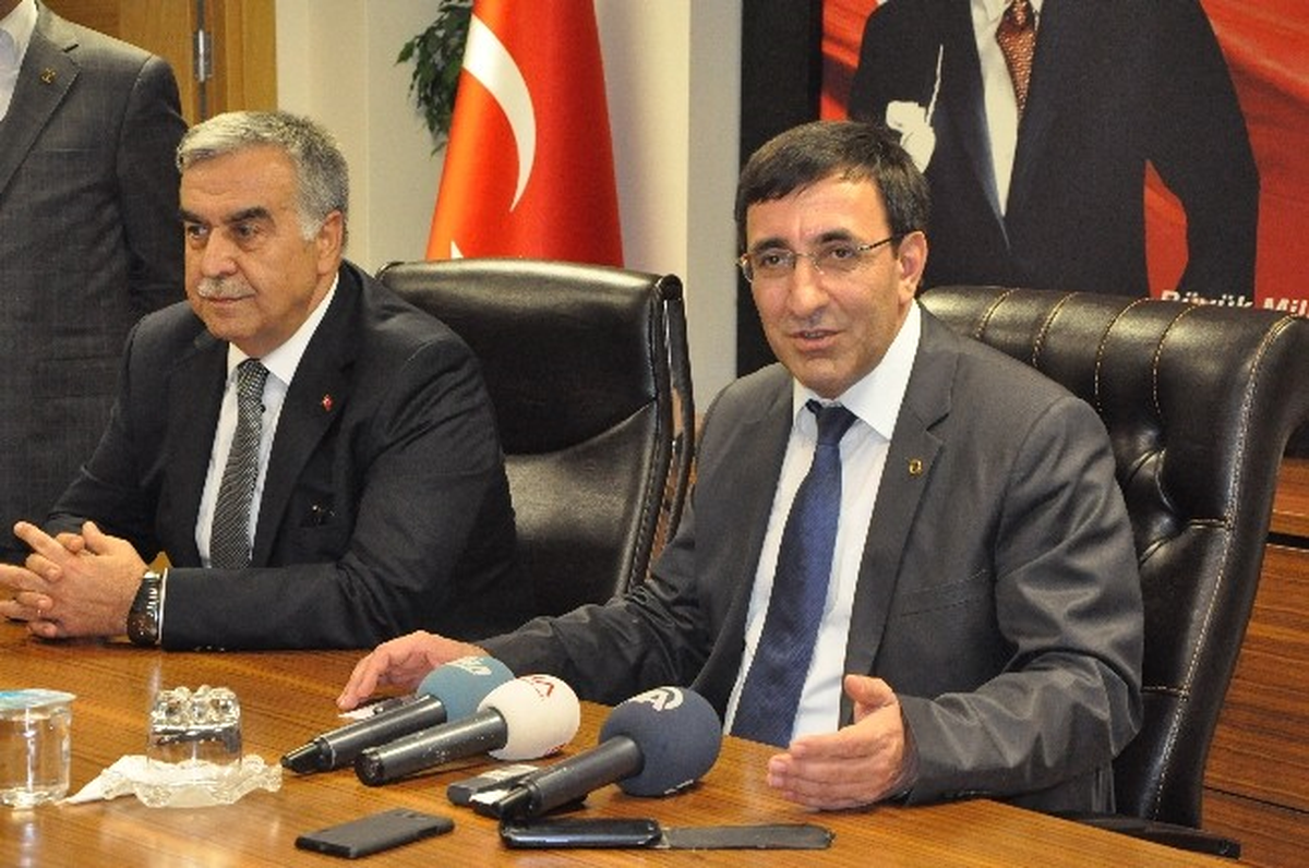 Kalkınma Bakanı Cevdet Yılmaz\'dan Başörtülü Vekil Yorumu