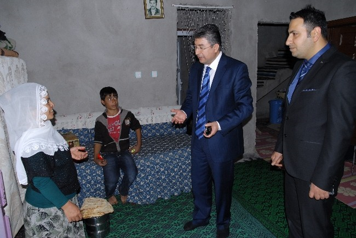 Kaymakam Yılmaz, İhtiyaç Sahiplerine Yemek Dağıttı