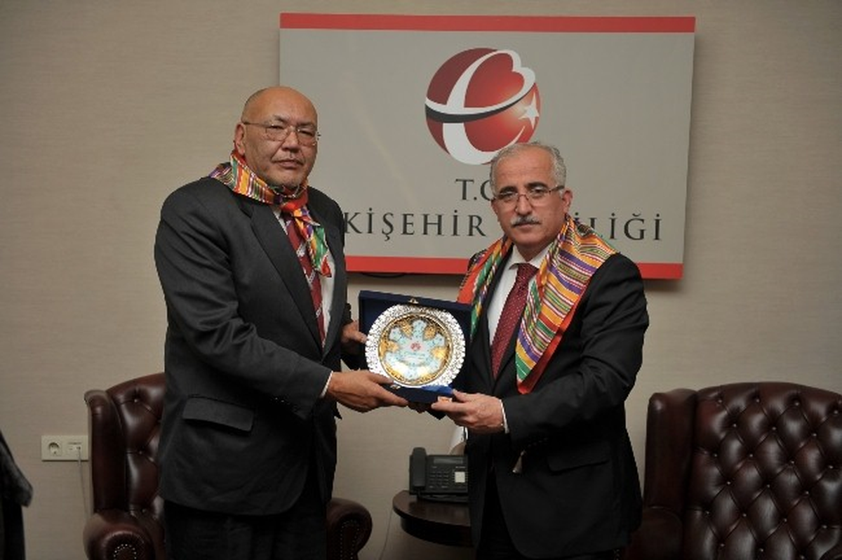 Kırgızistan Dışişleri Bakanı Aytmayov\'dan Vali Tuna\'ya Ziyaret