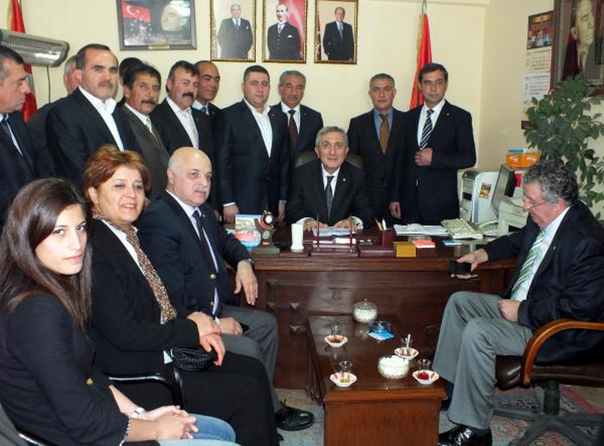 MHP\'li Ayhan: Ülkeyi Eşbaşkanlar Yönetiyor