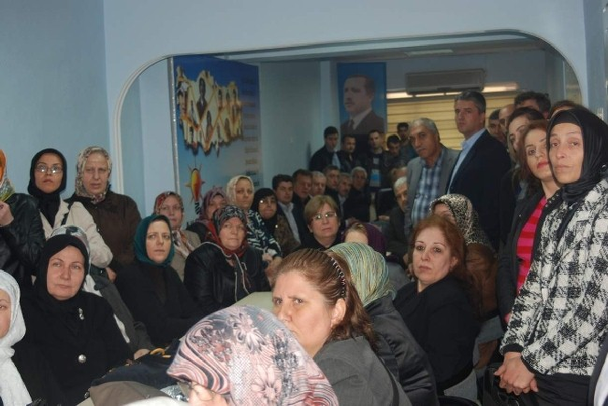 Mustafakemalpaşa\'da AK Parti\'den Kadın Aday Adayı