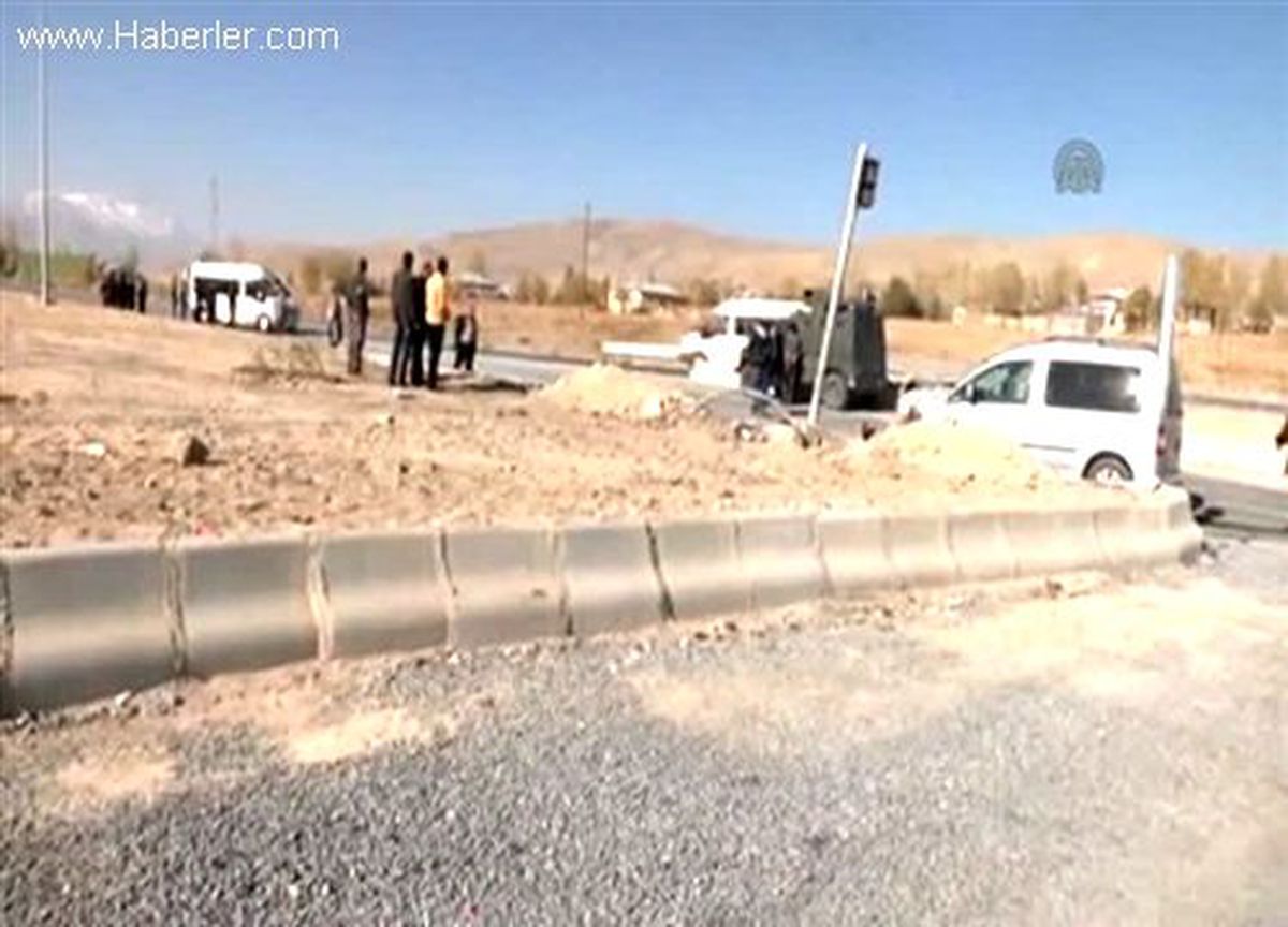 Öğrenci servisi kaza yaptı: 9 yaralı