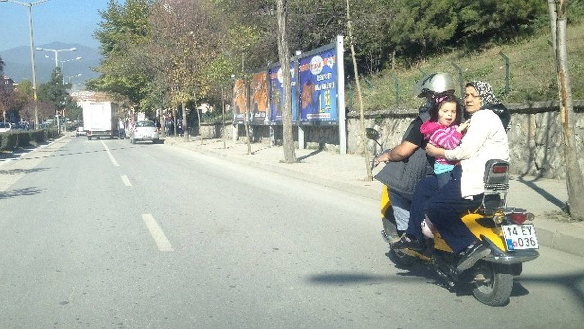 Bolu\'da Kaksız Motorsiklet Yolcuları Kokuttu