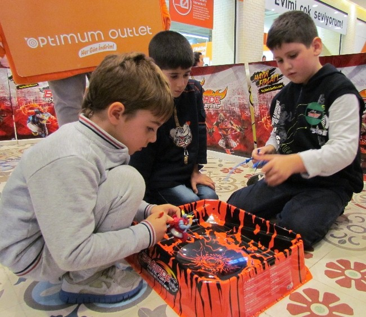 Optimum\'da Beyblade Heyecanı