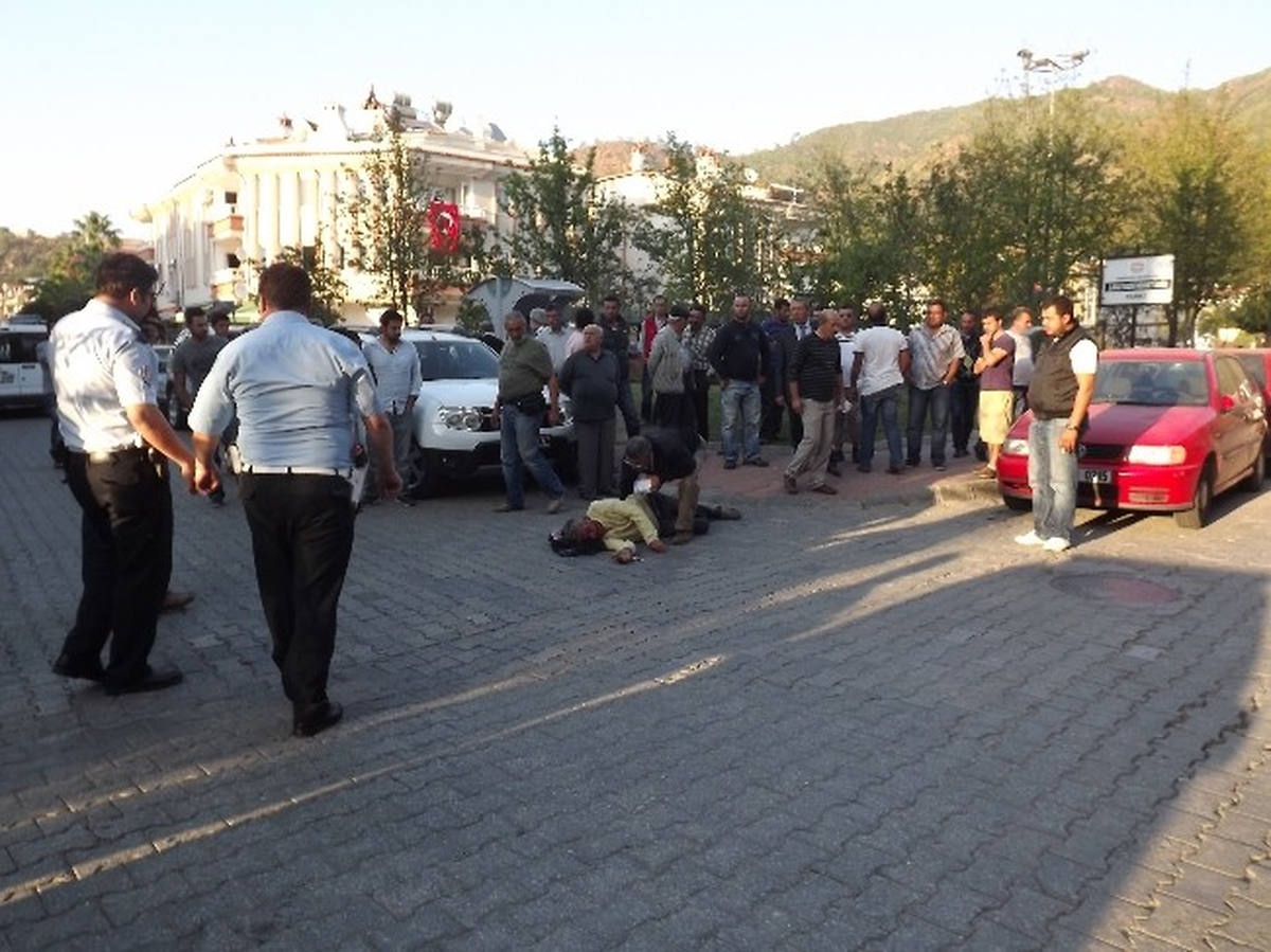Parkta Birlikte Alkol Aldığı Ev Arkadaşını Sırtından Bıçakladı