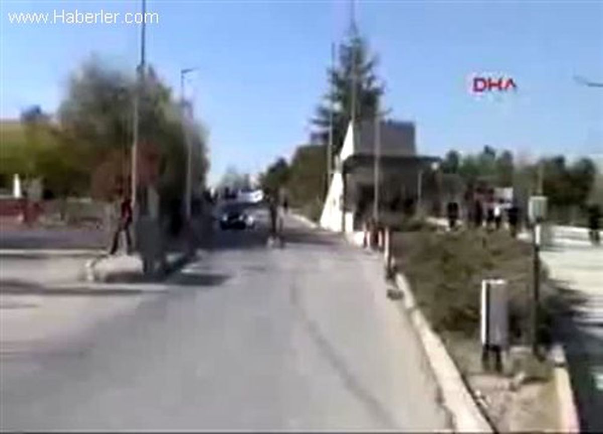 Polis Müdahalesinde Öğrencilerin Yaralanması ODTÜ\'de Protesto Edildi