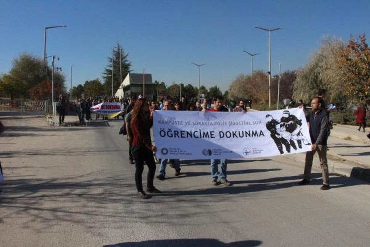 Polis Müdahalesinde Öğrencilerin Yaralanması ODTÜ\'de Protesto Edildi