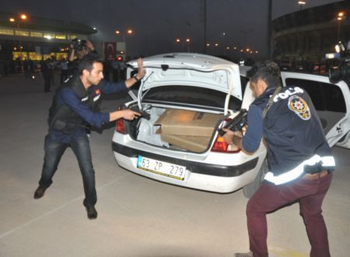 Polisten araç durdurma tatbikatı