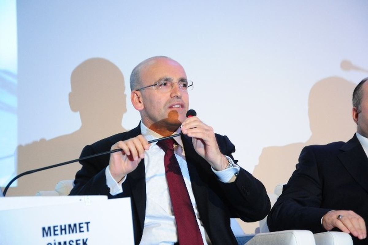 Profesörün İçki Yasağı Eleştirisi Bakan Şimşek\'i Güldürdü