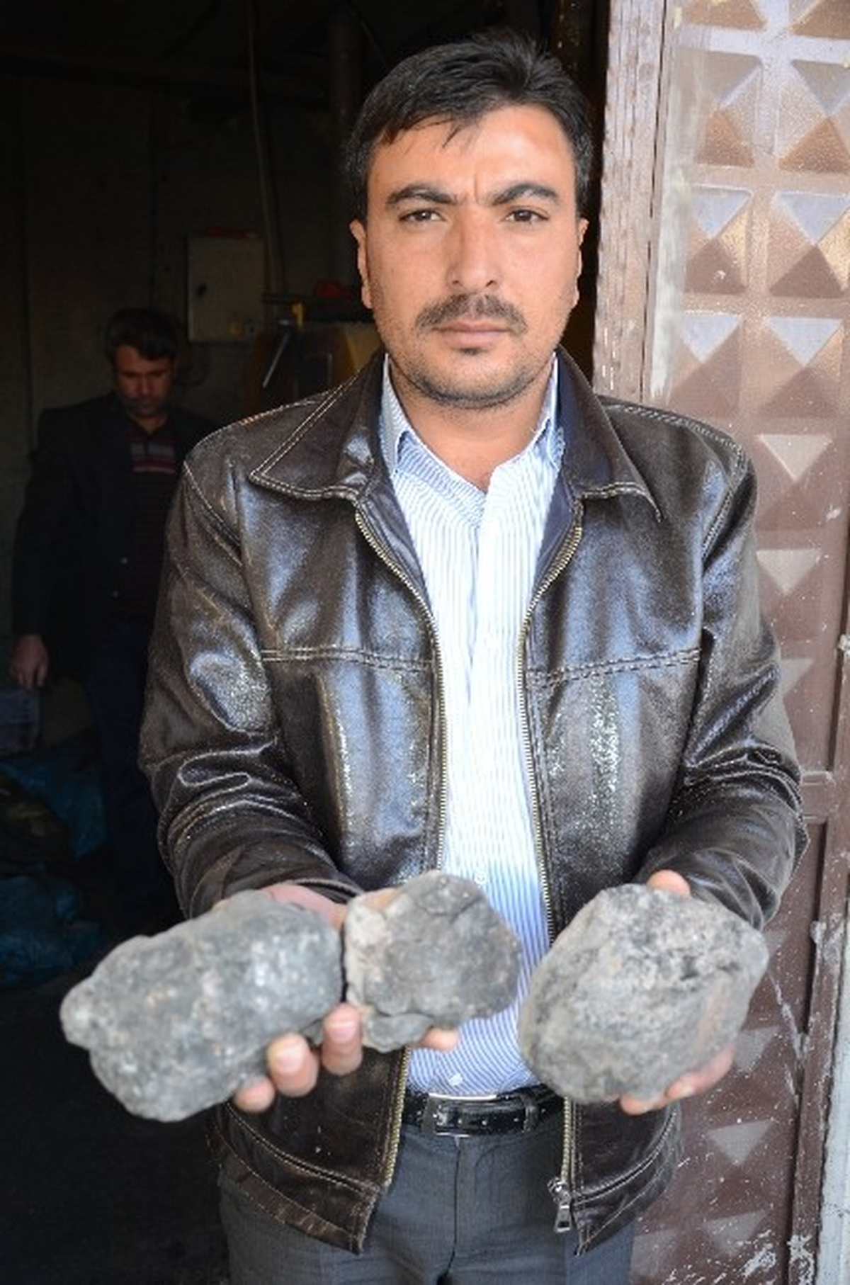 Taşları Torbalayıp Kömür Diye Satmışlar