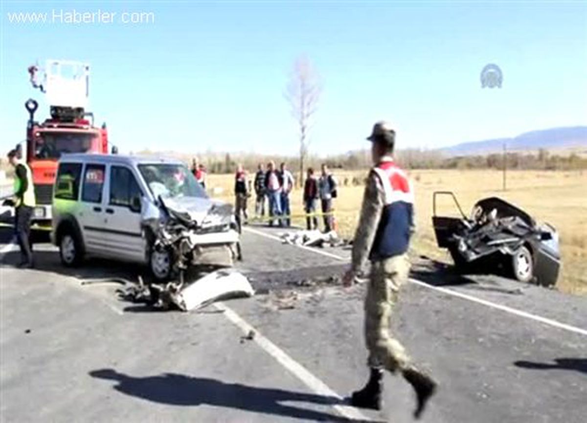 Sivas\'ta Trafik kazası: 1 ölü, 2 yaralı