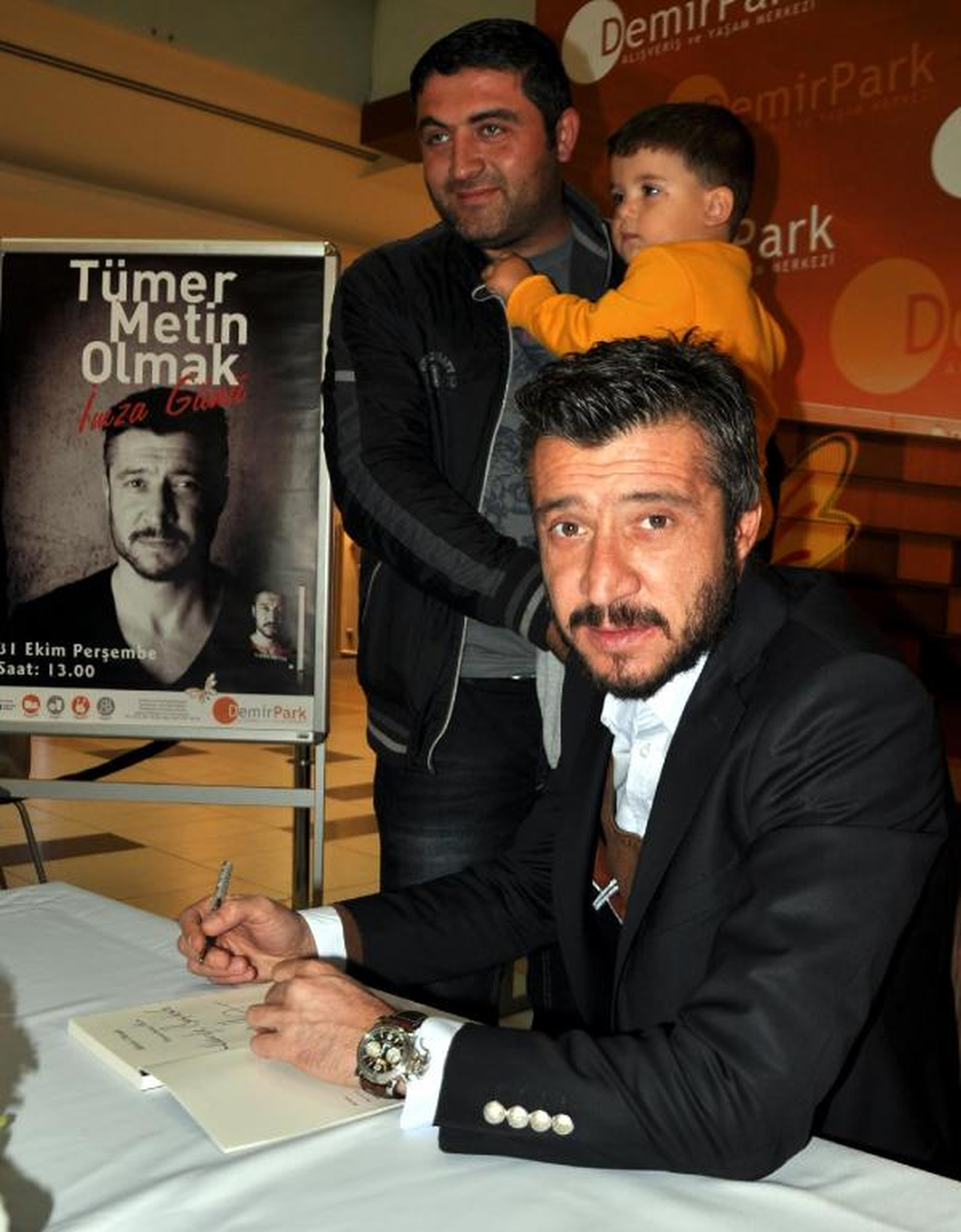 Tümer Metin Memleketinde Kitap İmzaladı