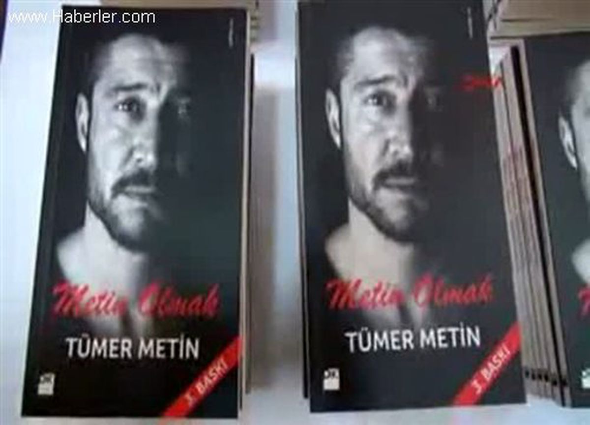 Eski Futbolcu Tümer Metin Memleketinde Kitap İmzaladı