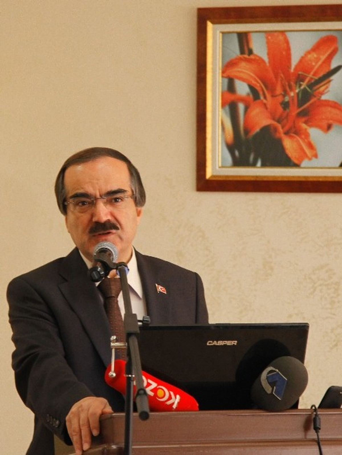 Vali Coş: "Armudun Sapı, Üzümün Çöpü Var Deyip Yatırımcı Engellenmemeli"