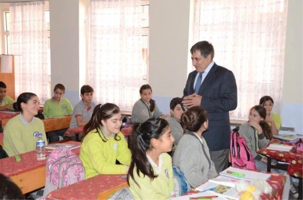Karabük Valisi Küçük, Okulları Ziyaret Etti
