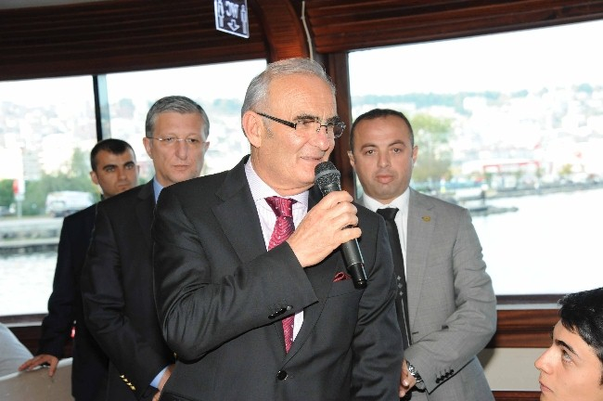 Yılmaz, Üniversite Öğrencilerini Gemide Ağırladı