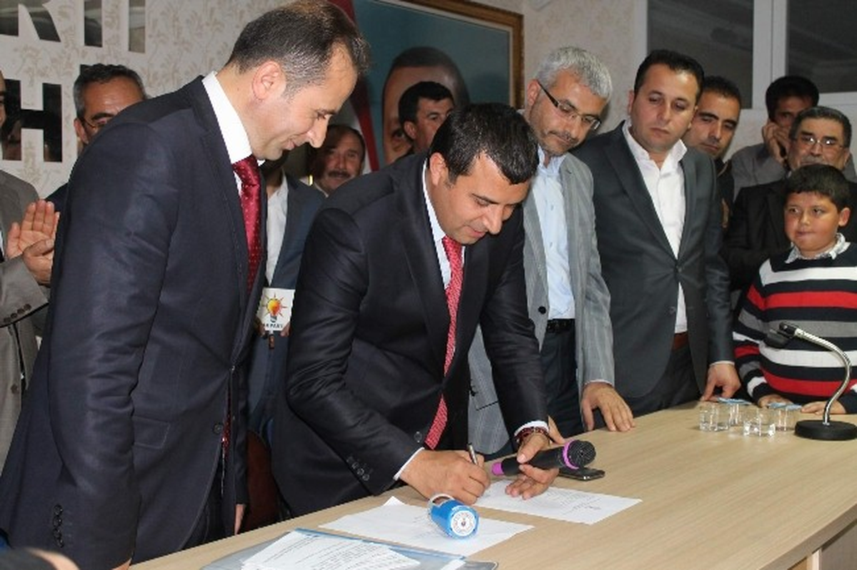 AK Parti Belediye Başkan Aday Adayı Aydın Kahraman Adaylık Başvurusunu Yaptı