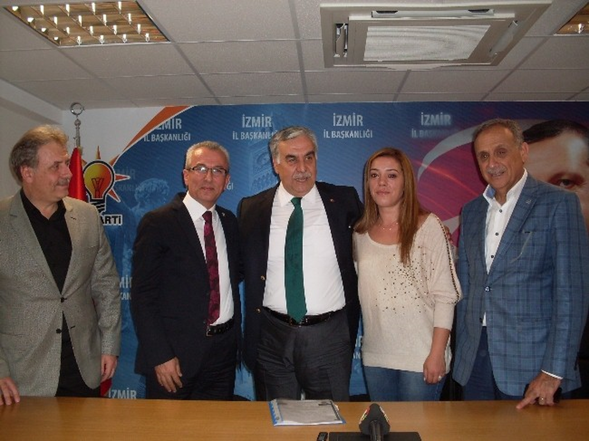 AK Parti İlçe Başkanı Özkan Bornova\'ya Aday Adaylığını Açıkladı