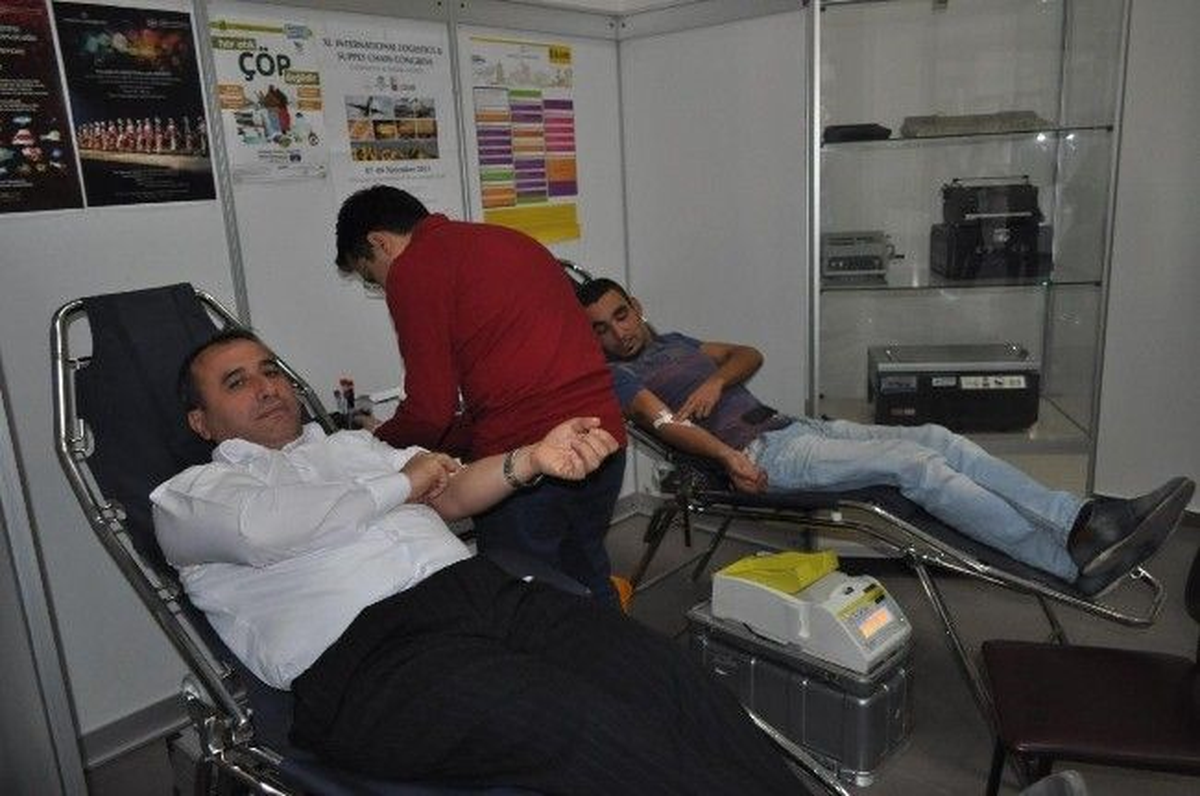 Akdeniz Üniversitesi Öğrencileri Kan Bağışında Bulundu