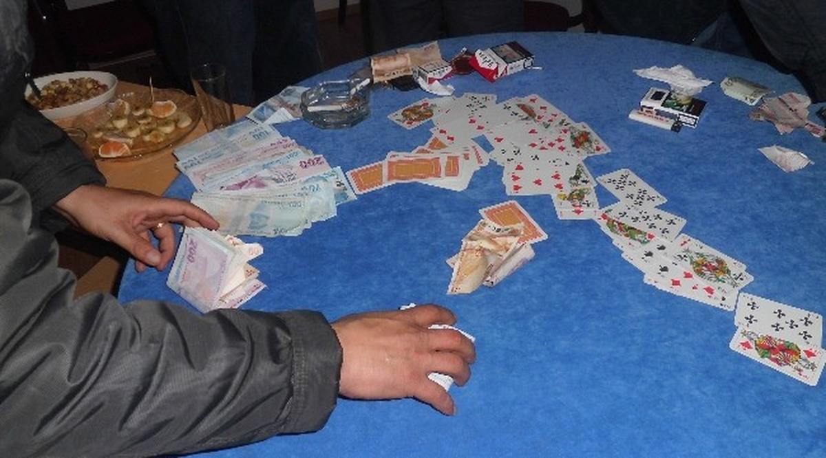 Aksaray\'da Lüks Villaya Kumar Operasyonu Düzenlendi: 8 Gözaltı
