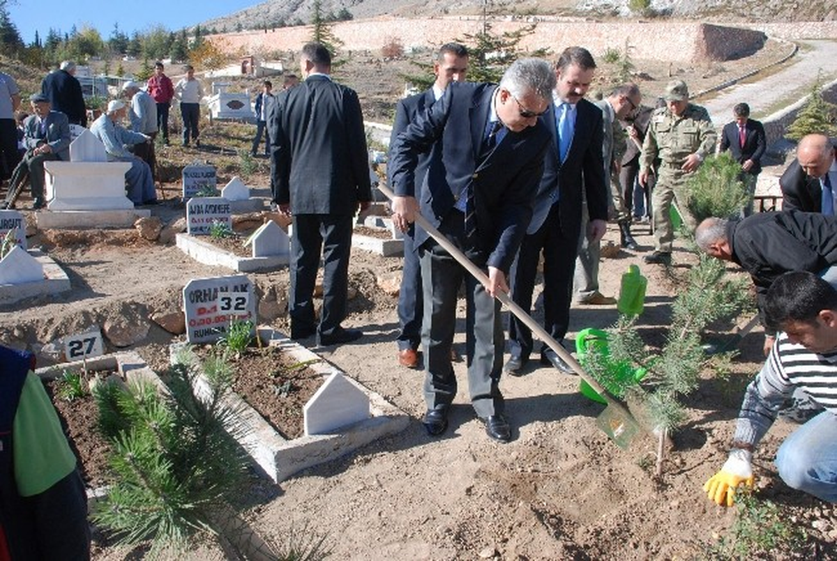 Artık Onların da Bir Mezar Taşı Var