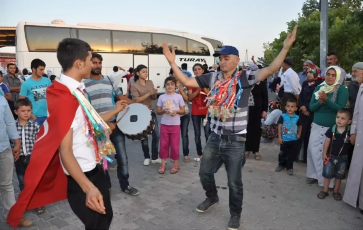 Asker Adaylarına Kına Gecesi