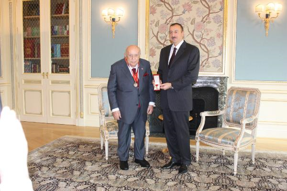Azerbaycan Devlet Başkanı Aliyev, 9.Cumhurbaşkanı Demirel'e, 89.Yaş Gününde 'Şeref Nişanı...