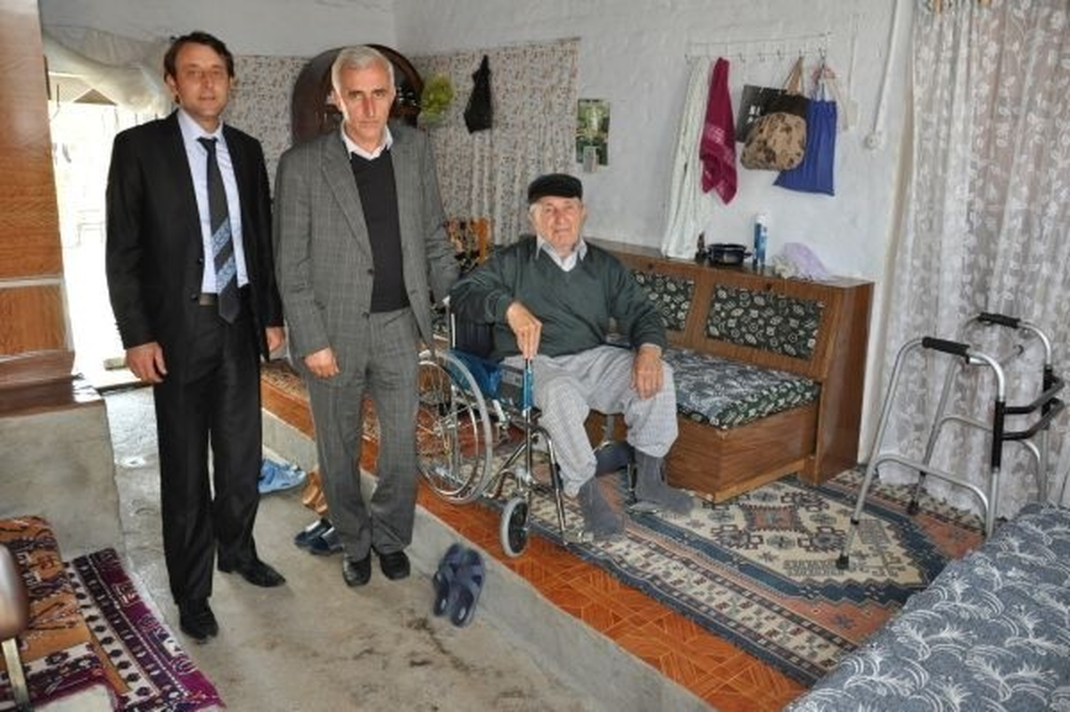 Belediyeden İhtiyaç Sahiplerine Tekerlekli Sandalye