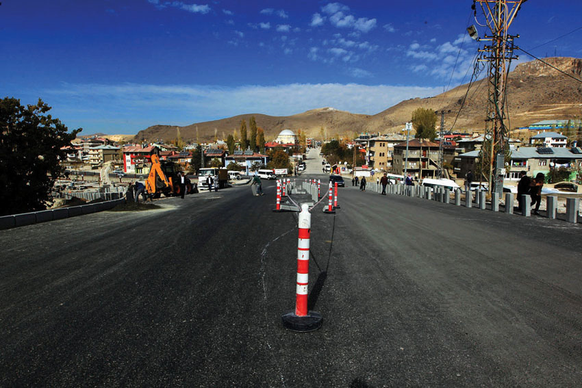 Belediyenin Yol Çalışmaları Sürüyor