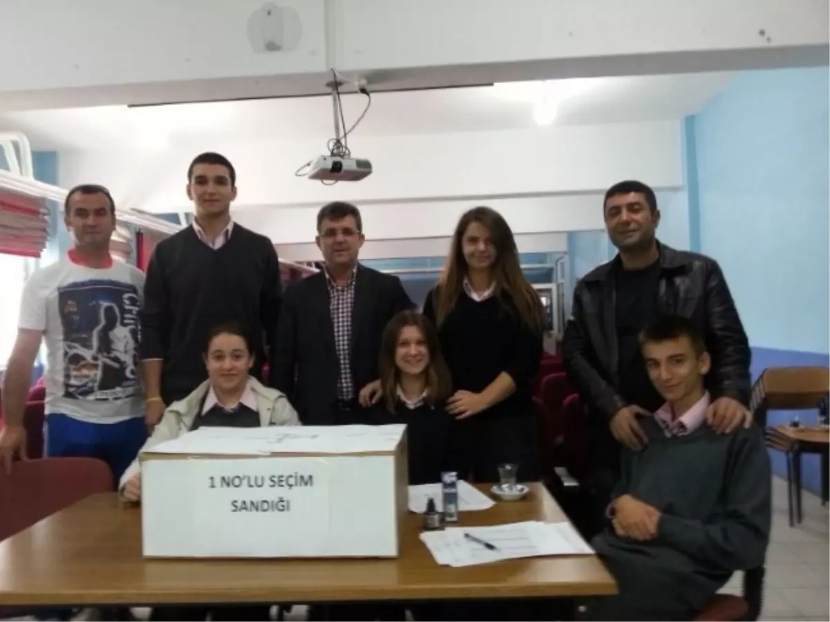 Biga Anadolu Lisesi Başkanını Seçti