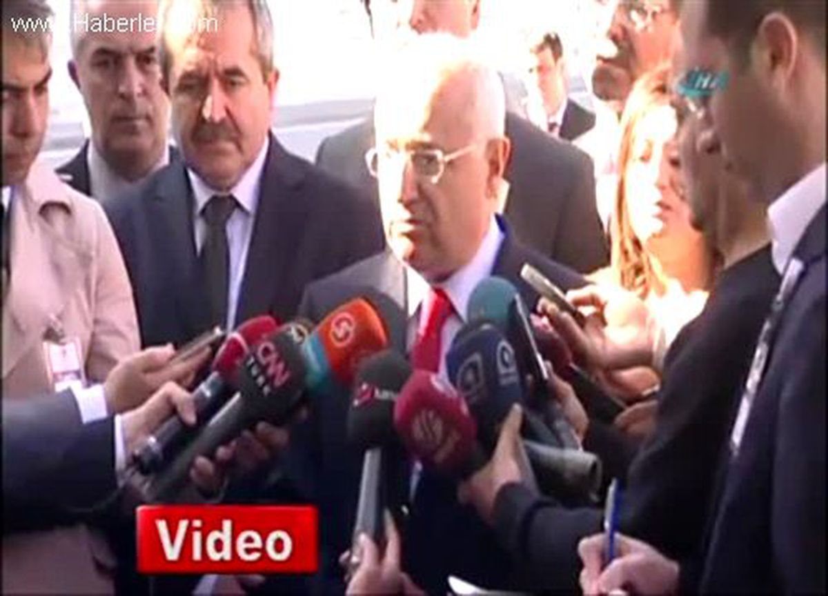 Cemil Çiçek, \'Hiçbir Başörtülü Kamu Araçlarını Yakmadı\'