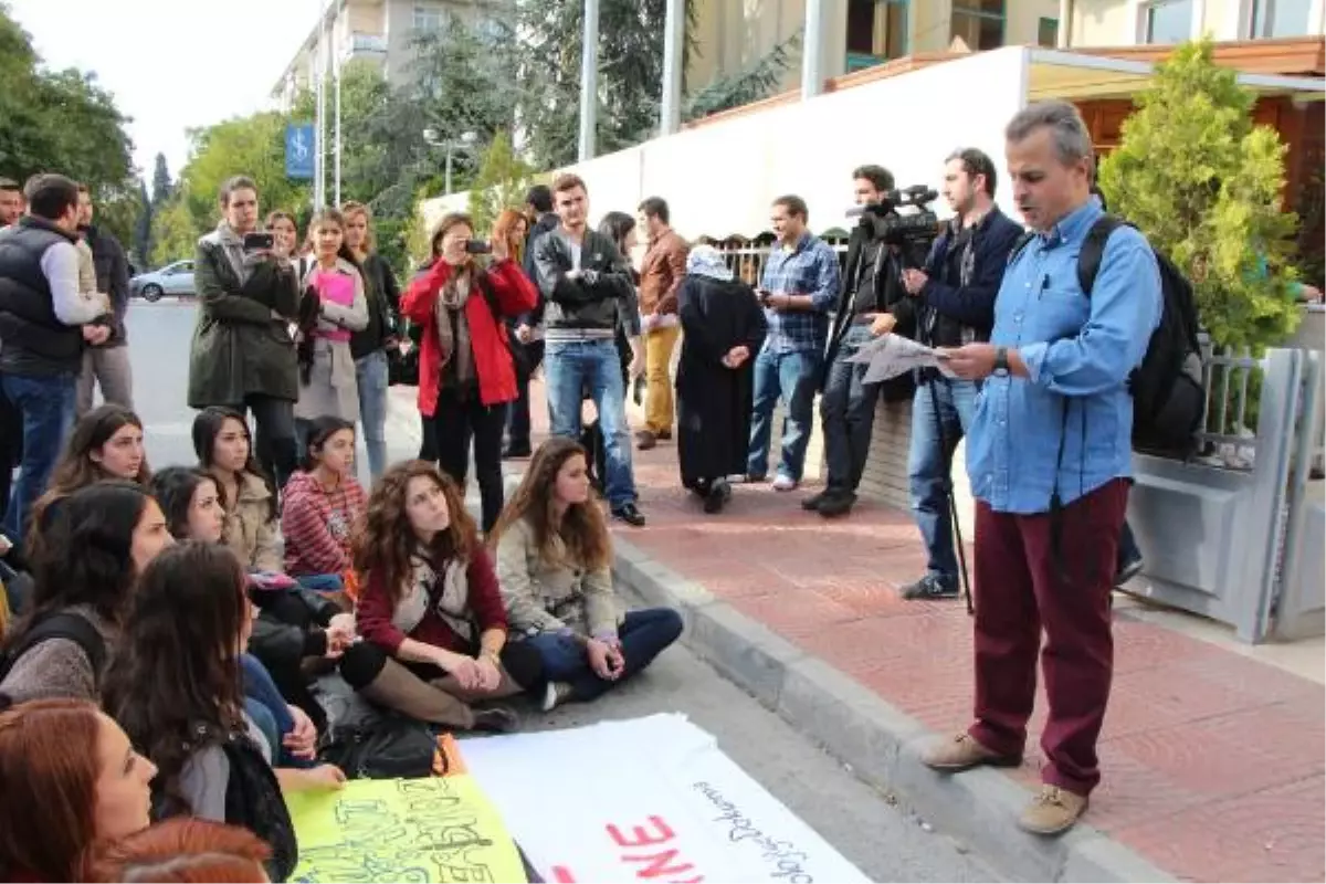 Doğuş Üniversitesi Öğrencileri Hocaları İçin Eylemde