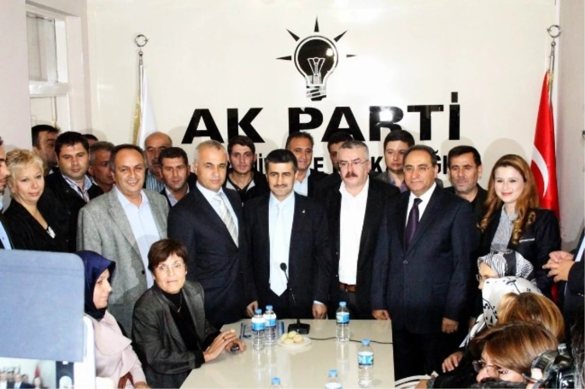 Edremit AK Parti\'de Aday Adayları Heyecanı