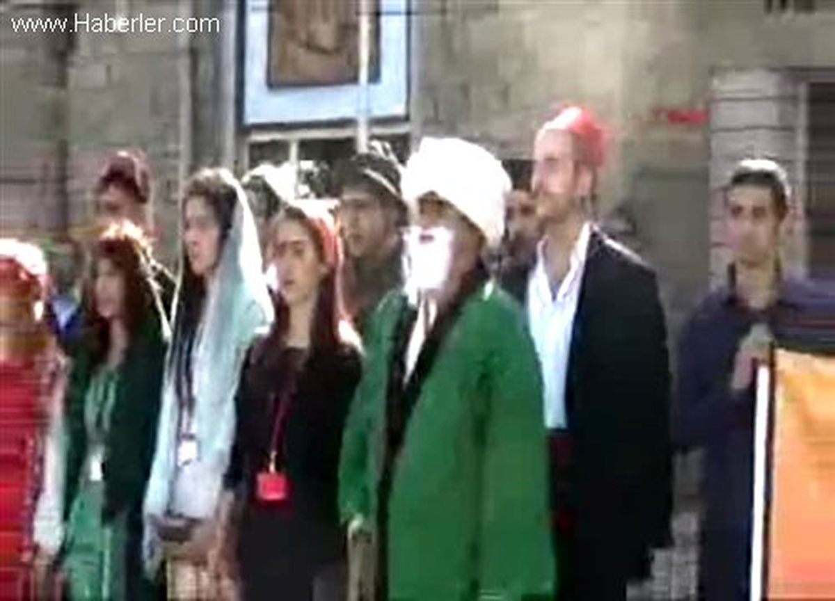 Elazığ\'daki Tiyatro Festivali Nejat Uygur Onuruna