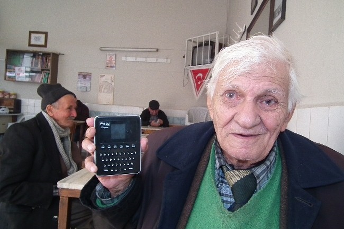 Emekli Öğretmen 80\'nden Sonra 6\'cı Dili Öğreniyor