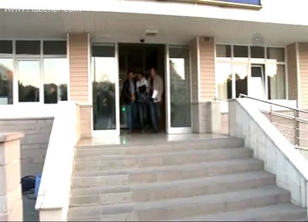 Emekli öğretmeni dolandırdığı iddiası
