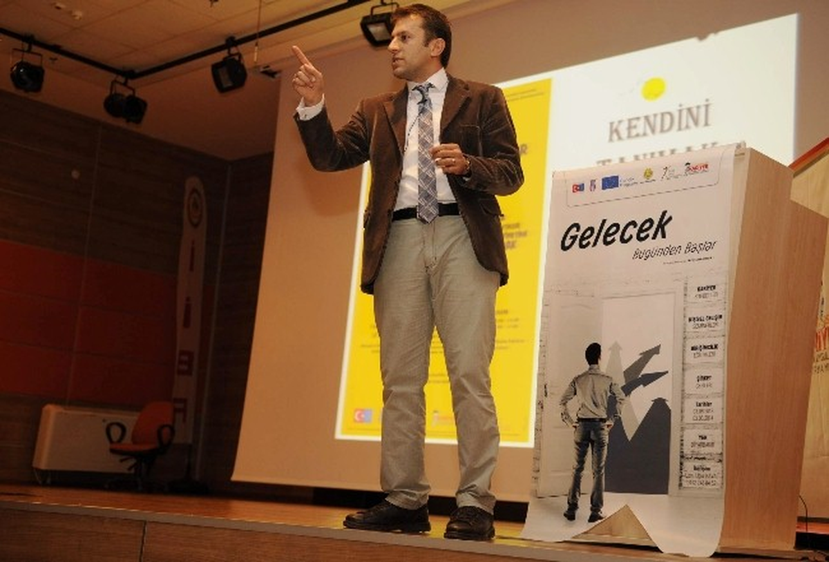 "Gelecek Bugünden Başlar" Adlı Kişisel Gelişim Semineri İlgi Gördü