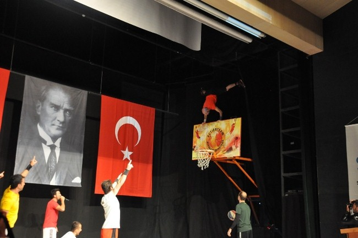 Geleneksel Ayhan Şahenk Vakfı Yardımları Öğrencilere Verildi