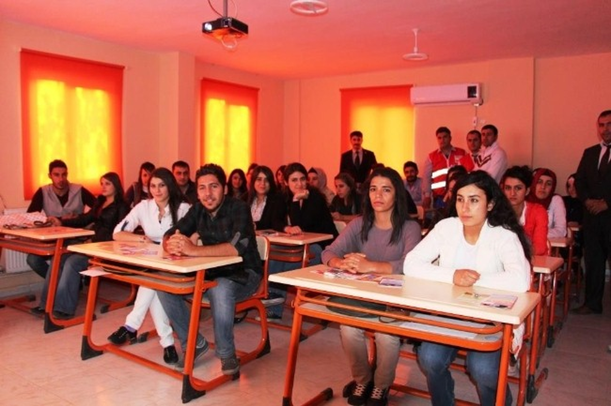 Gençlik Hizmetleri ve Spor İl Müdürlüğü\'nden Gençlere Kan Bağışı Bilgilendirmesi