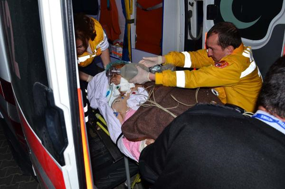 Hacda Kaza Geçirdi, Ambulans Uçakla Türkiye\'ye Getirildi